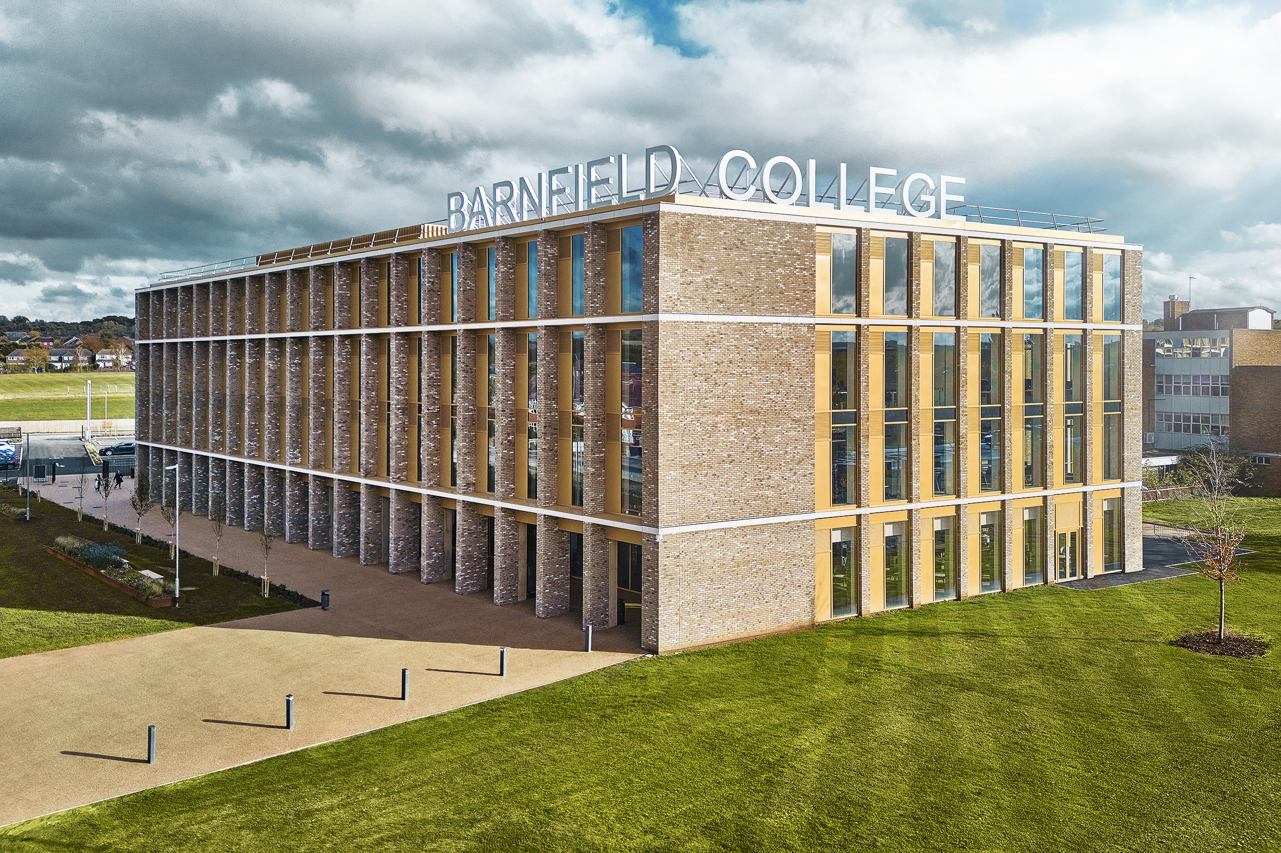 Barnfield College, Luton
